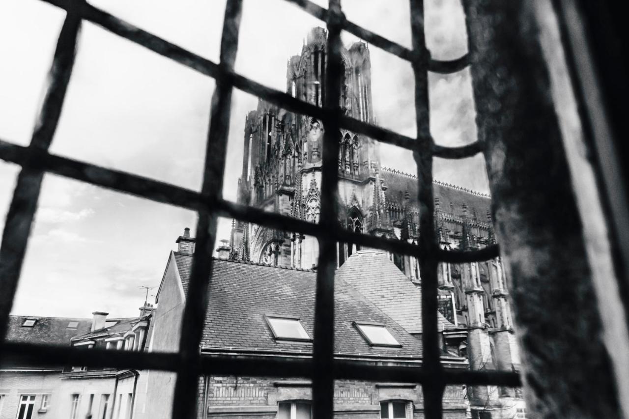 Apartamento Tournelles VUE CATHEDRALE-Maison du XVIe siècle classé Reims Exterior foto