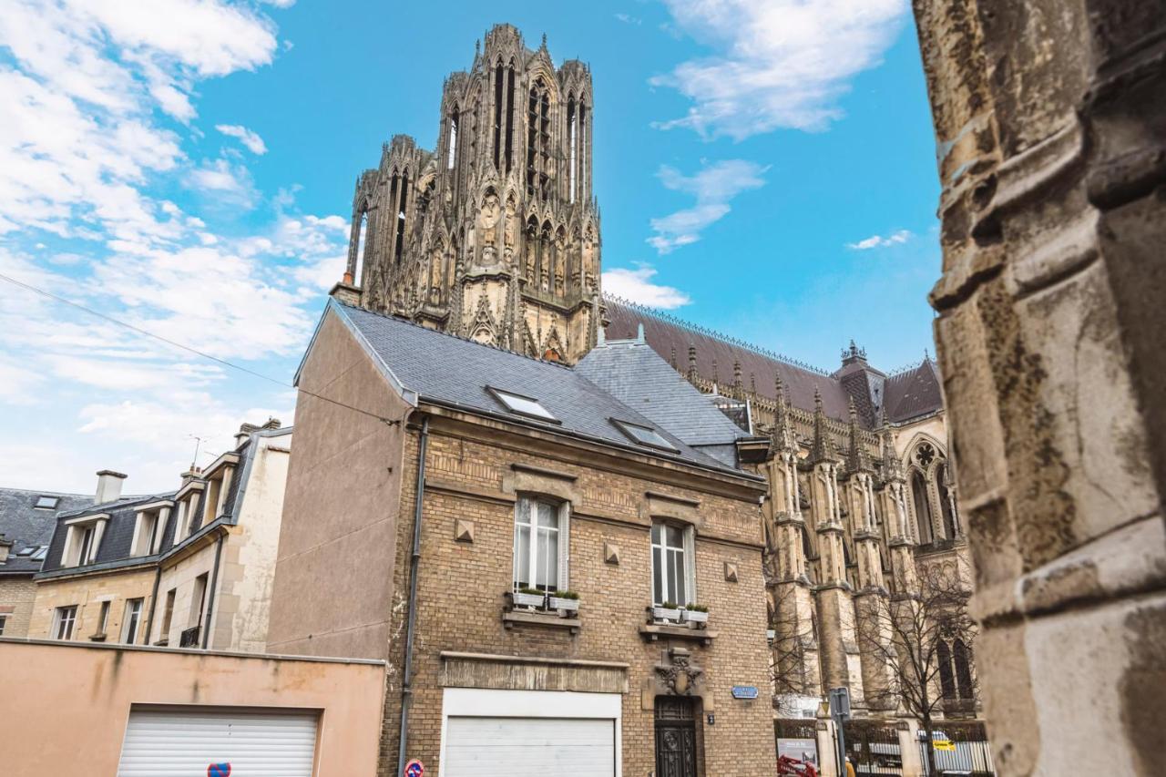 Apartamento Tournelles VUE CATHEDRALE-Maison du XVIe siècle classé Reims Exterior foto