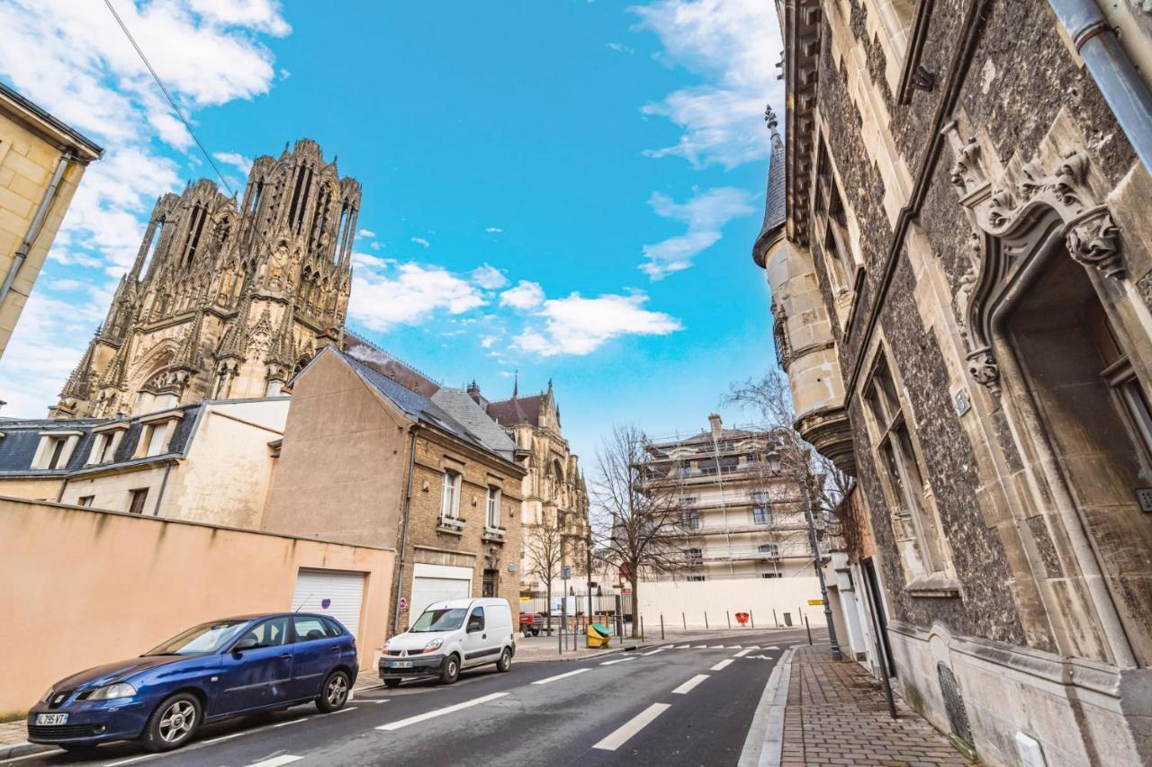 Apartamento Tournelles VUE CATHEDRALE-Maison du XVIe siècle classé Reims Exterior foto