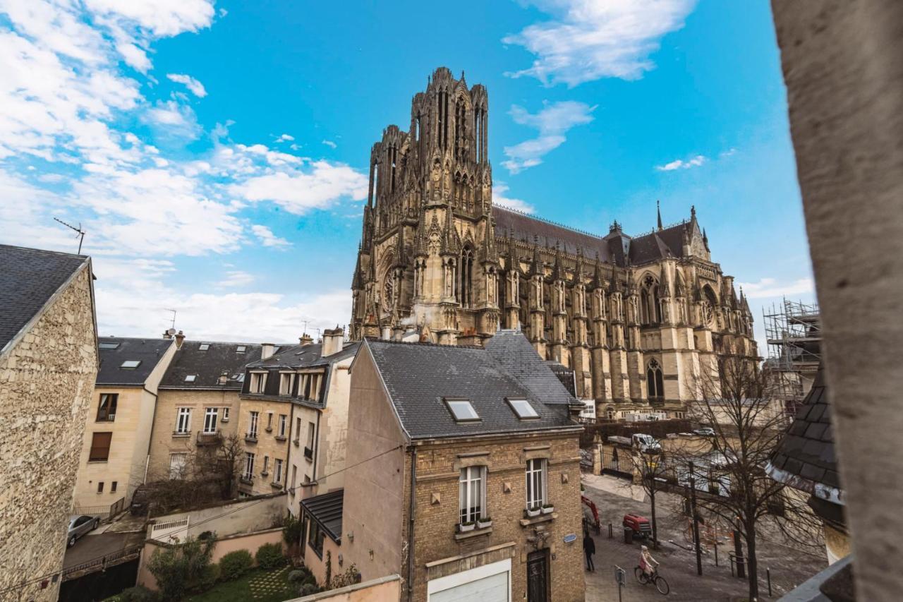 Apartamento Tournelles VUE CATHEDRALE-Maison du XVIe siècle classé Reims Exterior foto