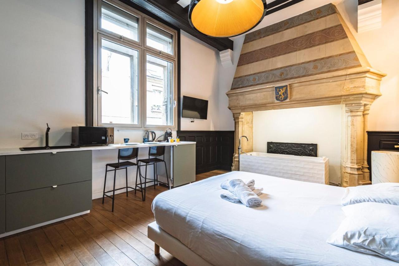 Apartamento Tournelles VUE CATHEDRALE-Maison du XVIe siècle classé Reims Exterior foto